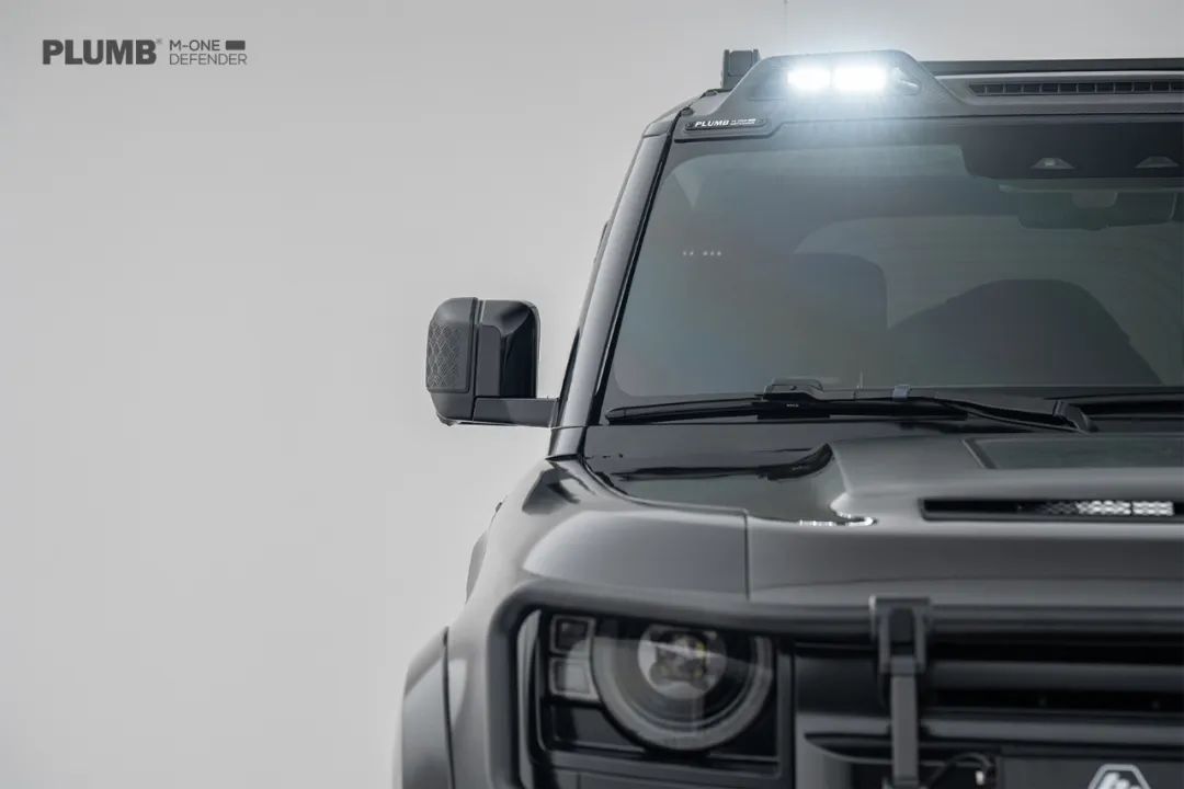 PLUMB M-One Defender L663 roof light kit close-up