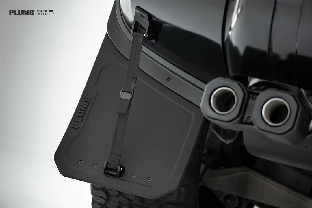 PLUMB M-One Defender mudguard styling upgrade