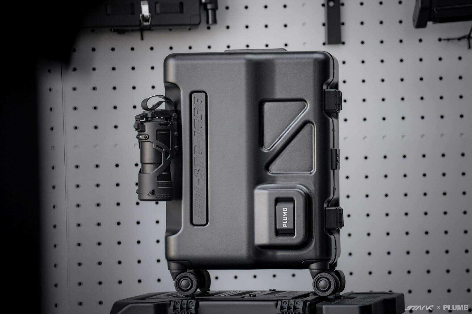 Plumb M-one 20" Luggage