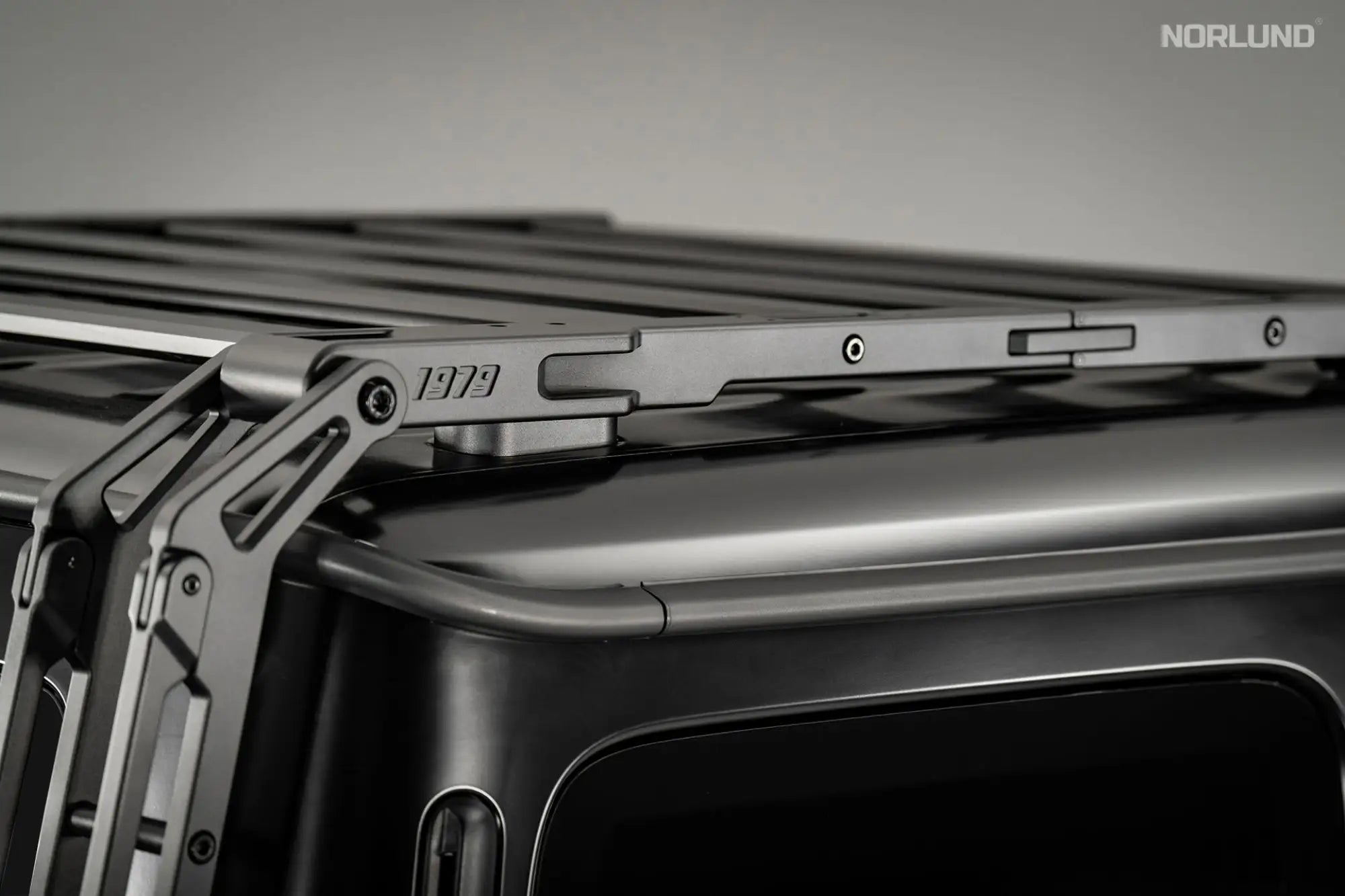 Mercedes-Benz 2018+ G Roof platform and ladder kit