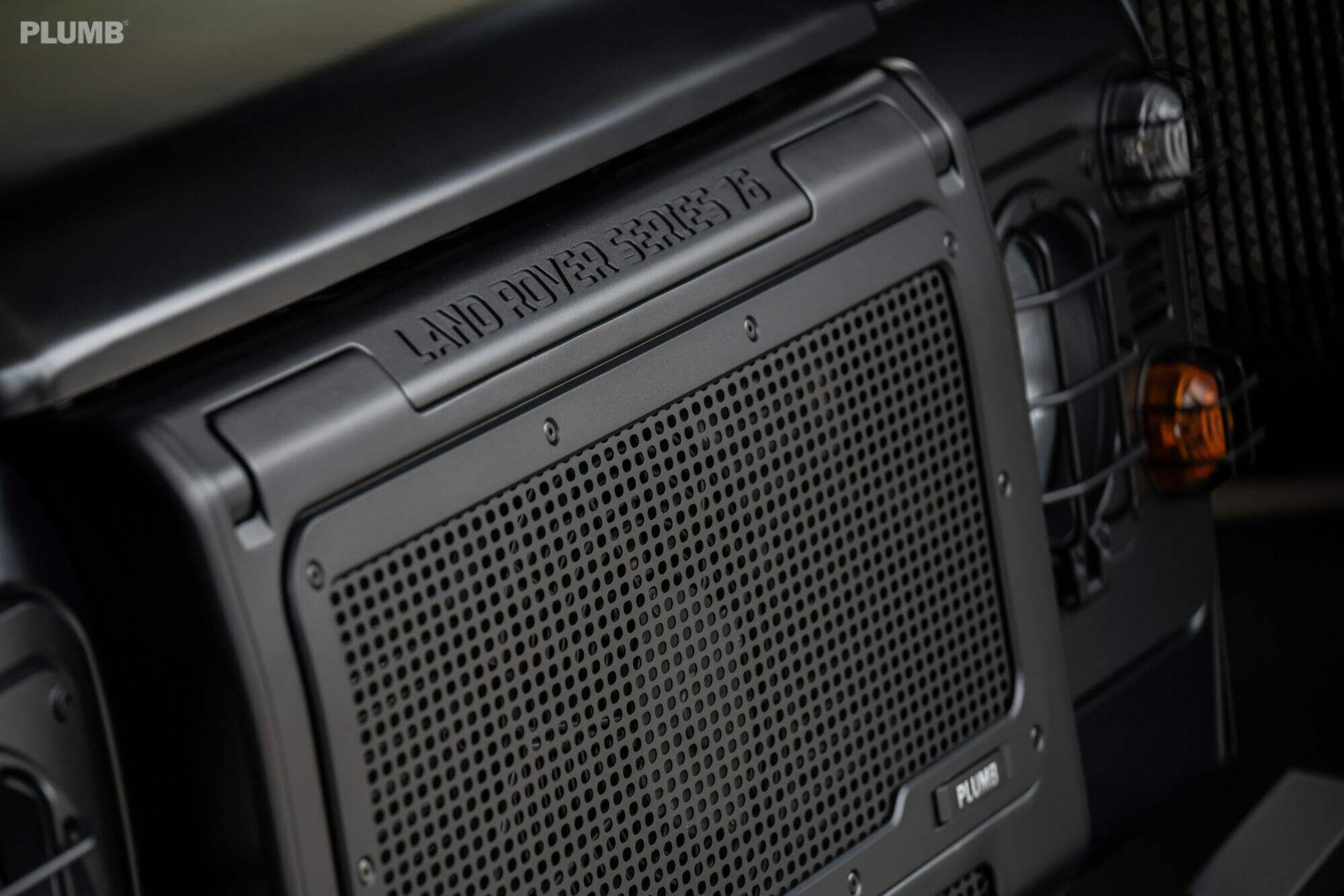 Plumb-Series 76 Grille