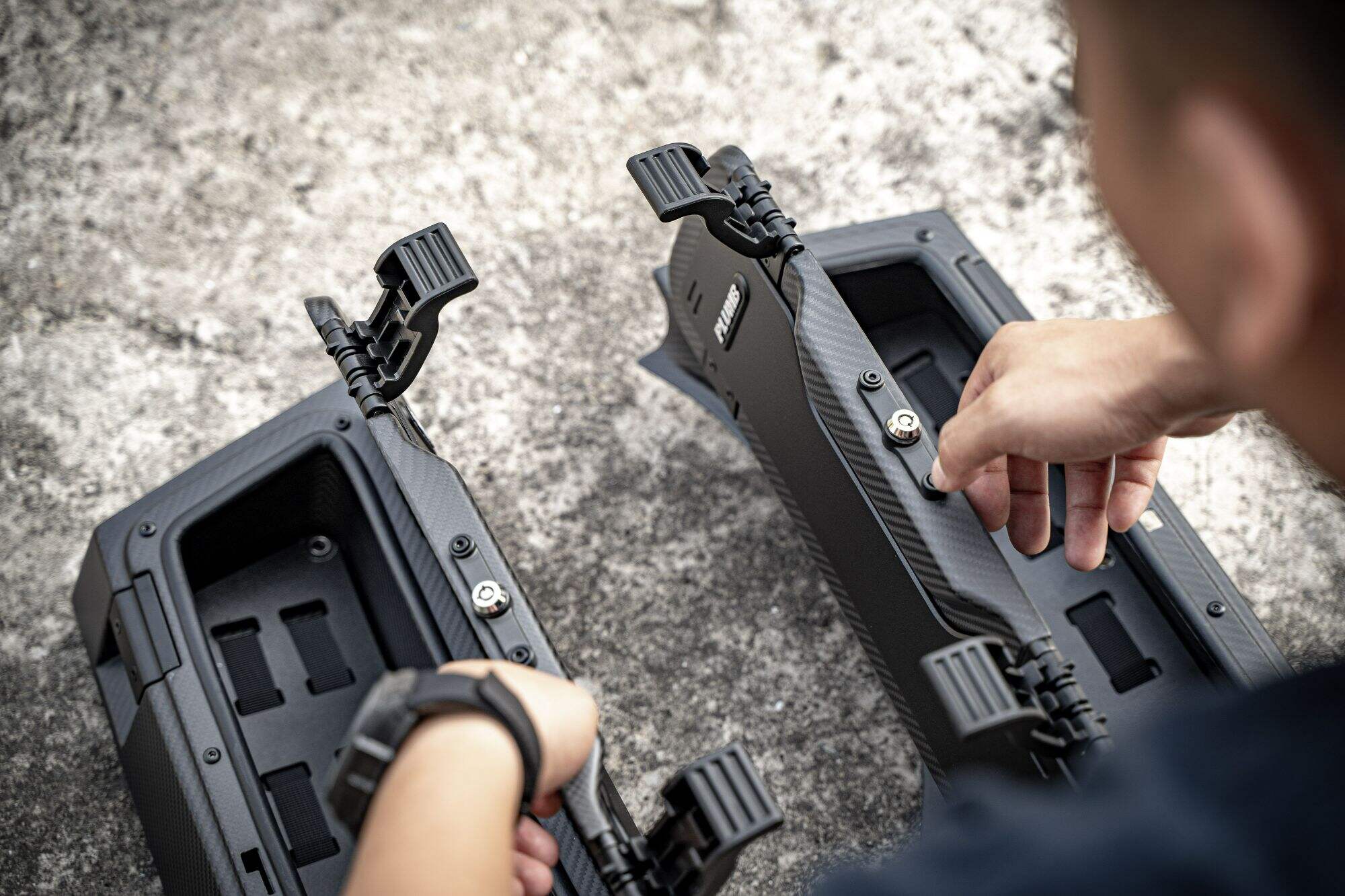 Plumb Tailgate side expansion gear box For Land Rover Defender 90/110