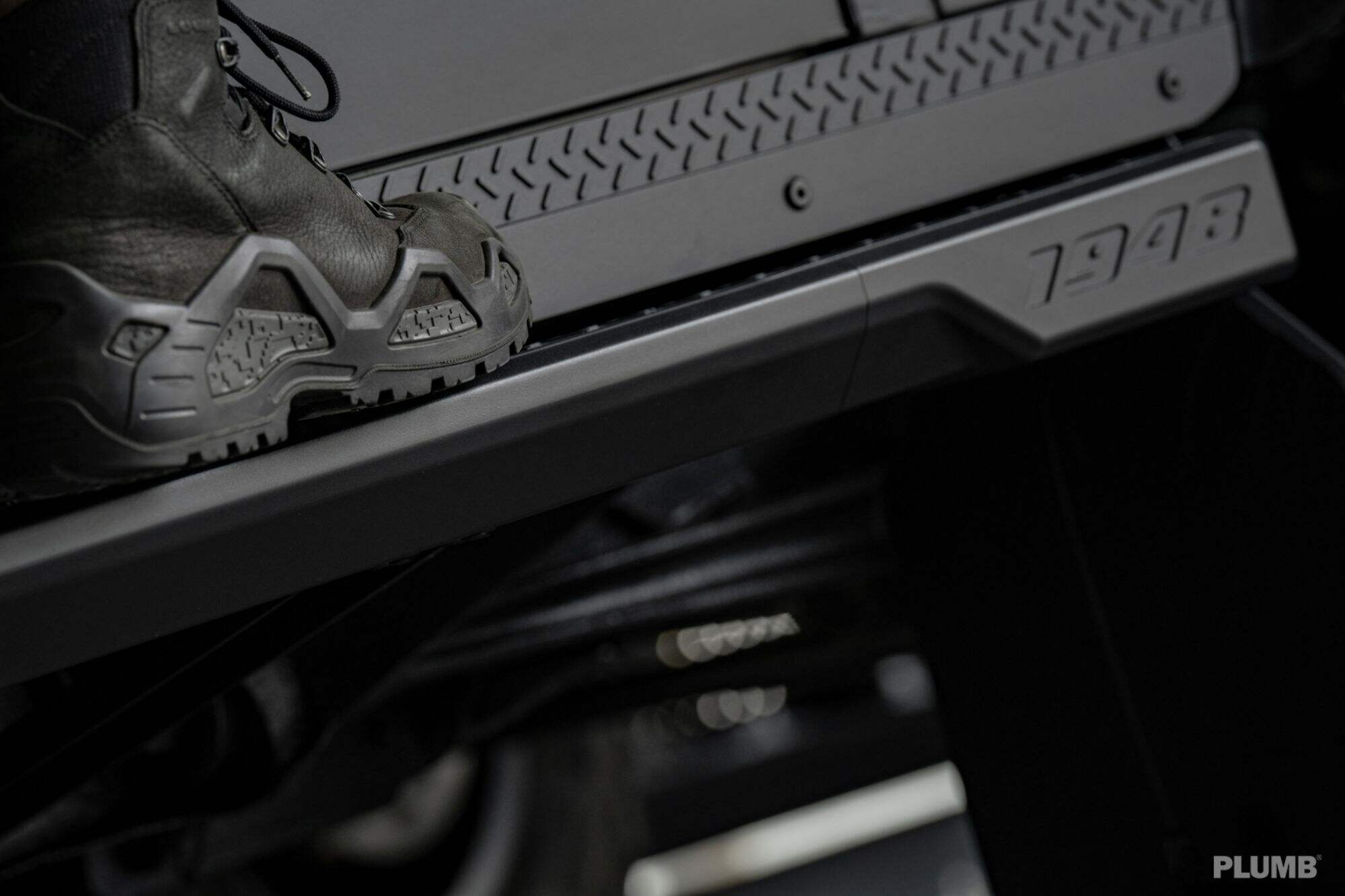 Plumb-Series 76 Side Step kit