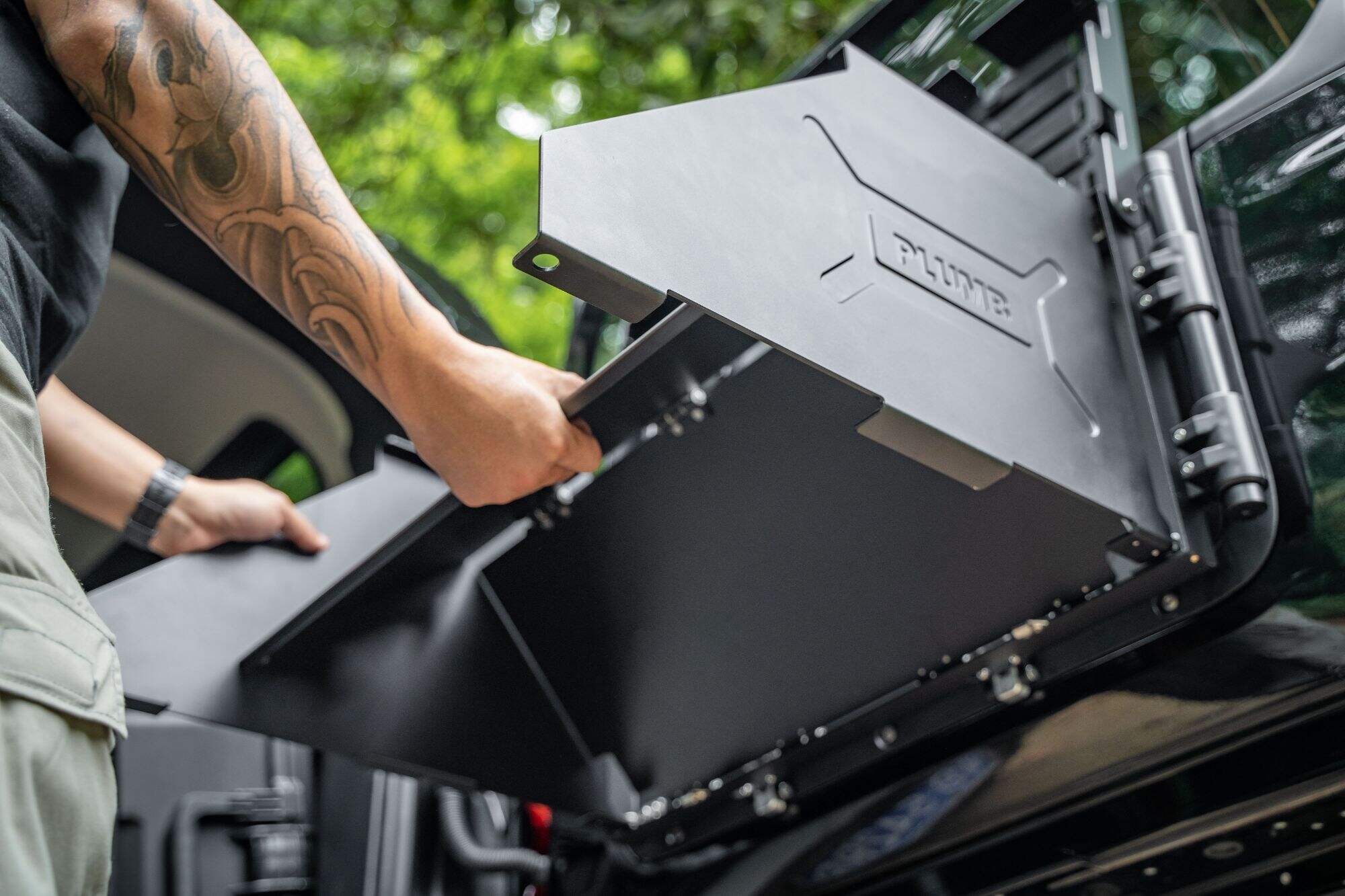 Plumb Tailgate folding table For Land Rover Defender 90/110