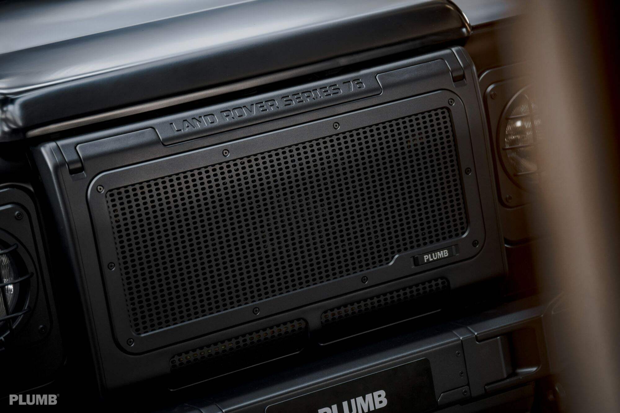 Plumb-Series 76 Grille