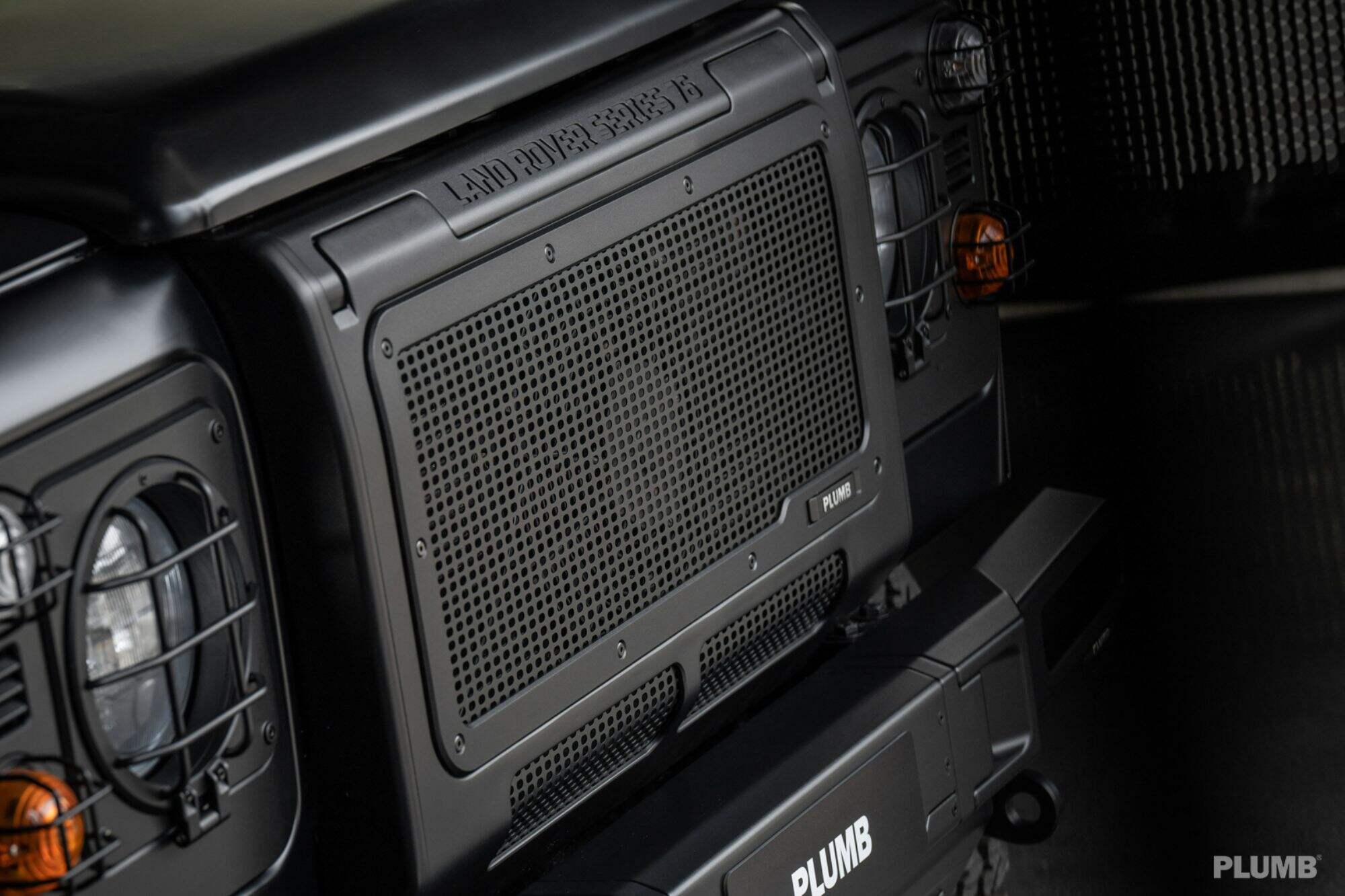 Plumb-Series 76 Grille