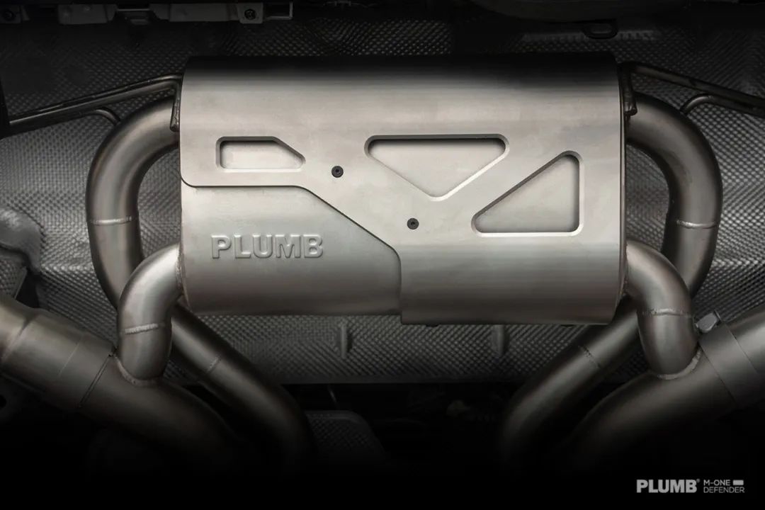 PLUMB M-One valved exhaust installed on Defender