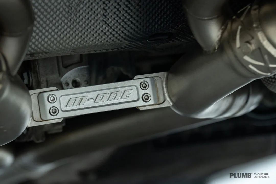 PLUMB M-One valved exhaust system fitted to Defender L663