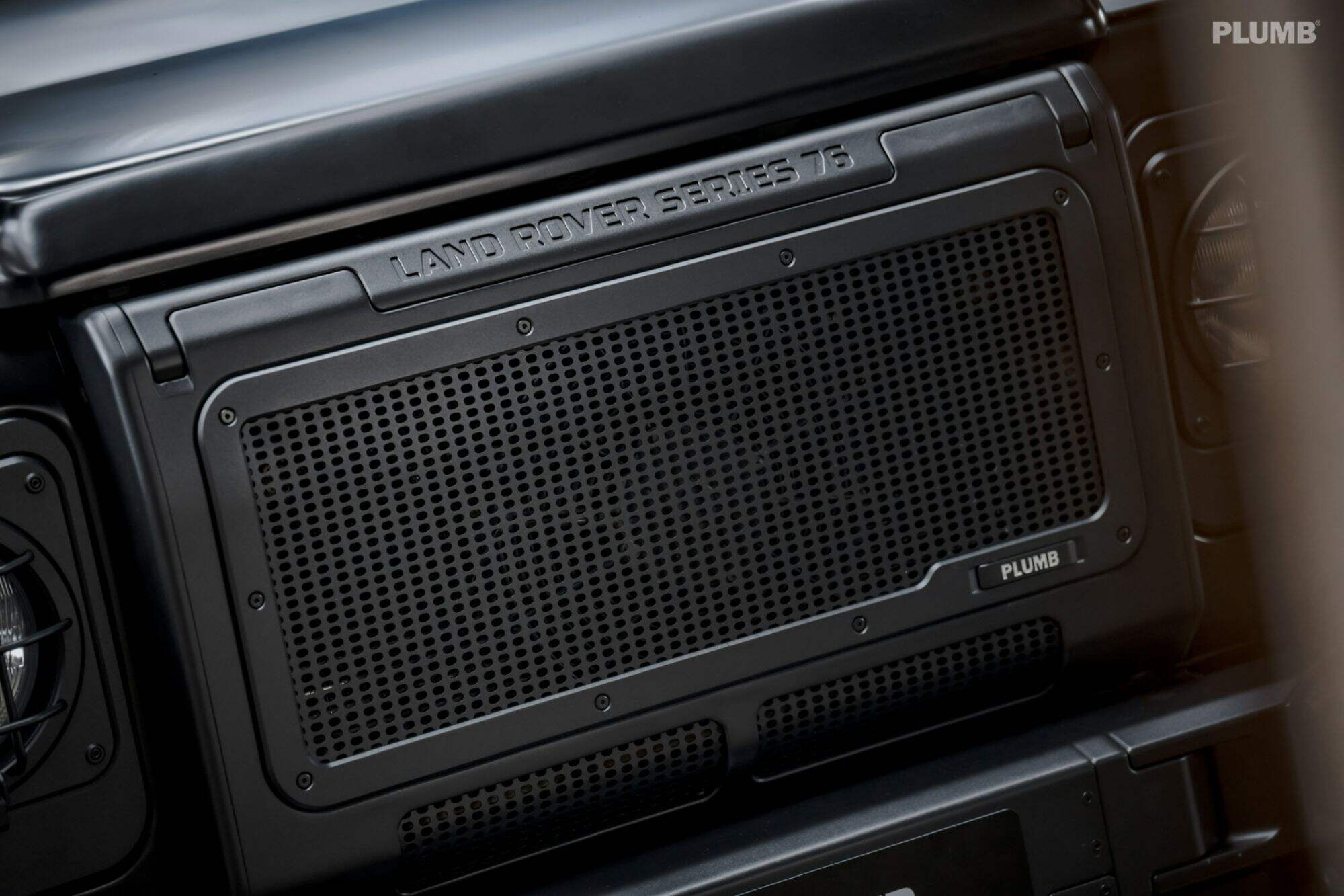 Plumb-Series 76 Grille