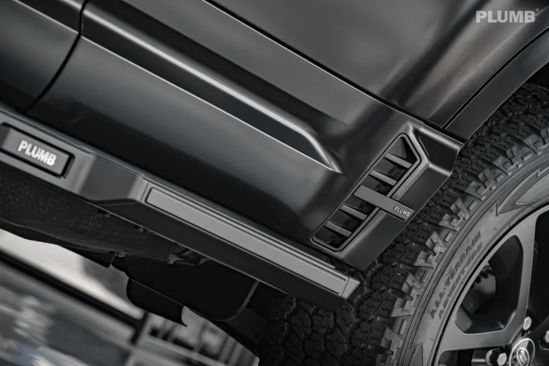 PLUMB M-One Defender 110 side bar and wide body upgrade