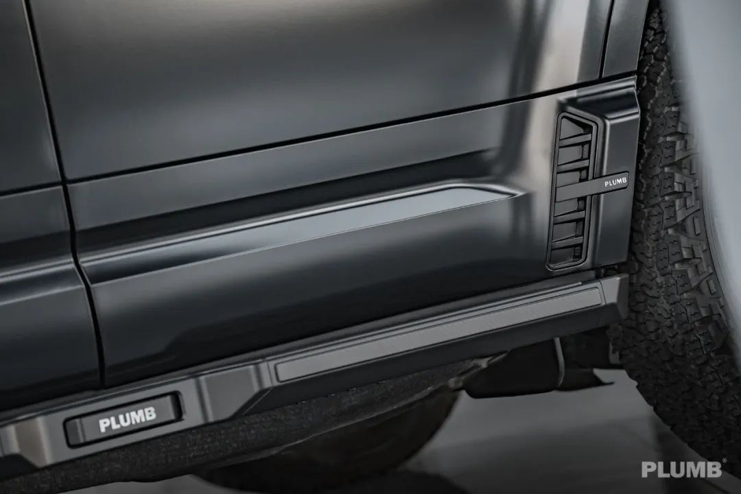 PLUMB M-One Defender 110 side bar kit detail