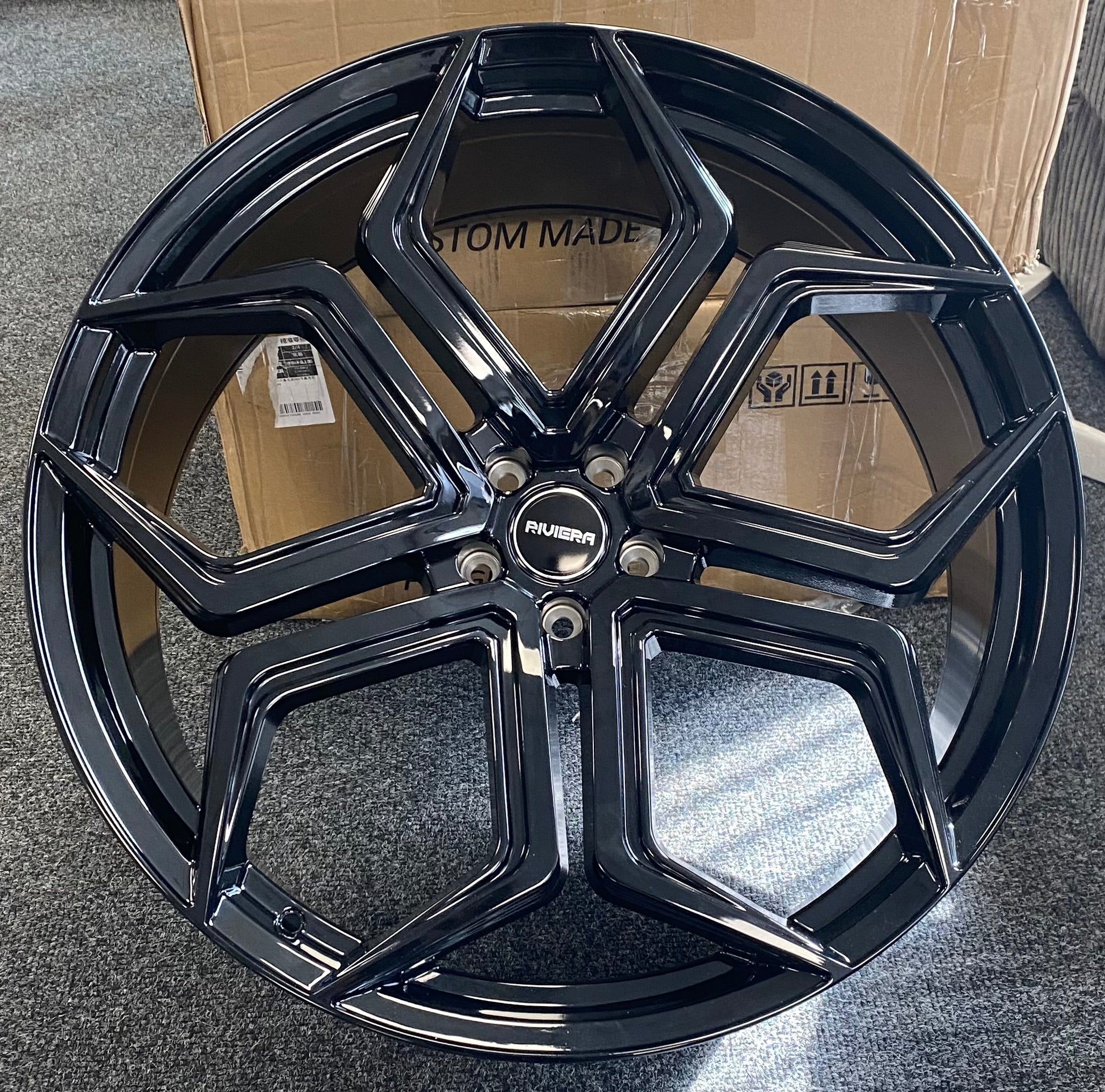 RIVIERA RF7 23X10.5 5X112 25 66.6 GLOSS BLACK